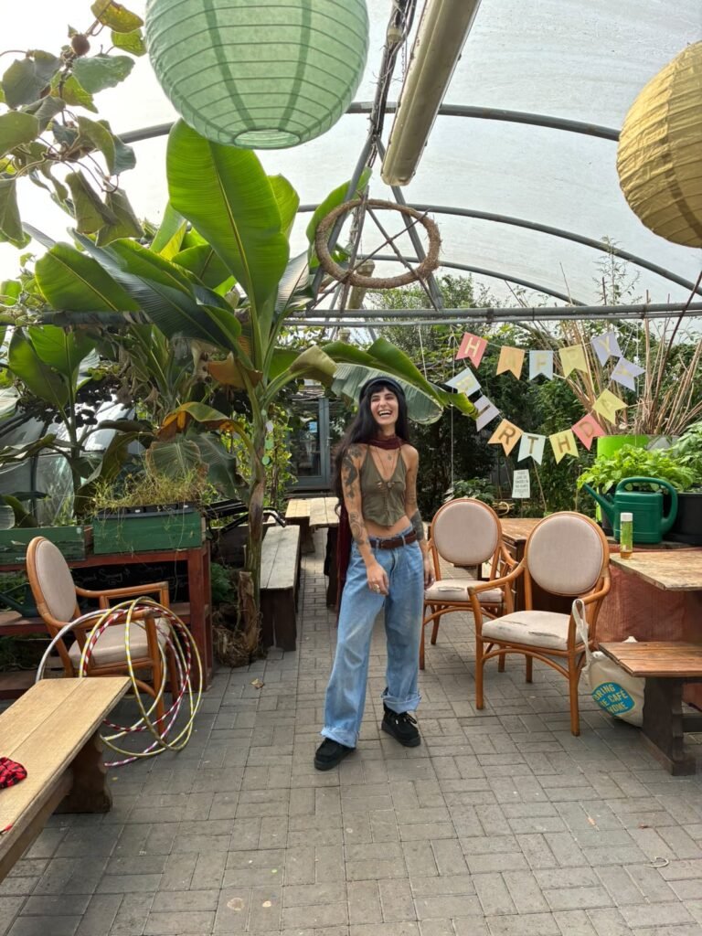 004 – 30, flirty and thriving